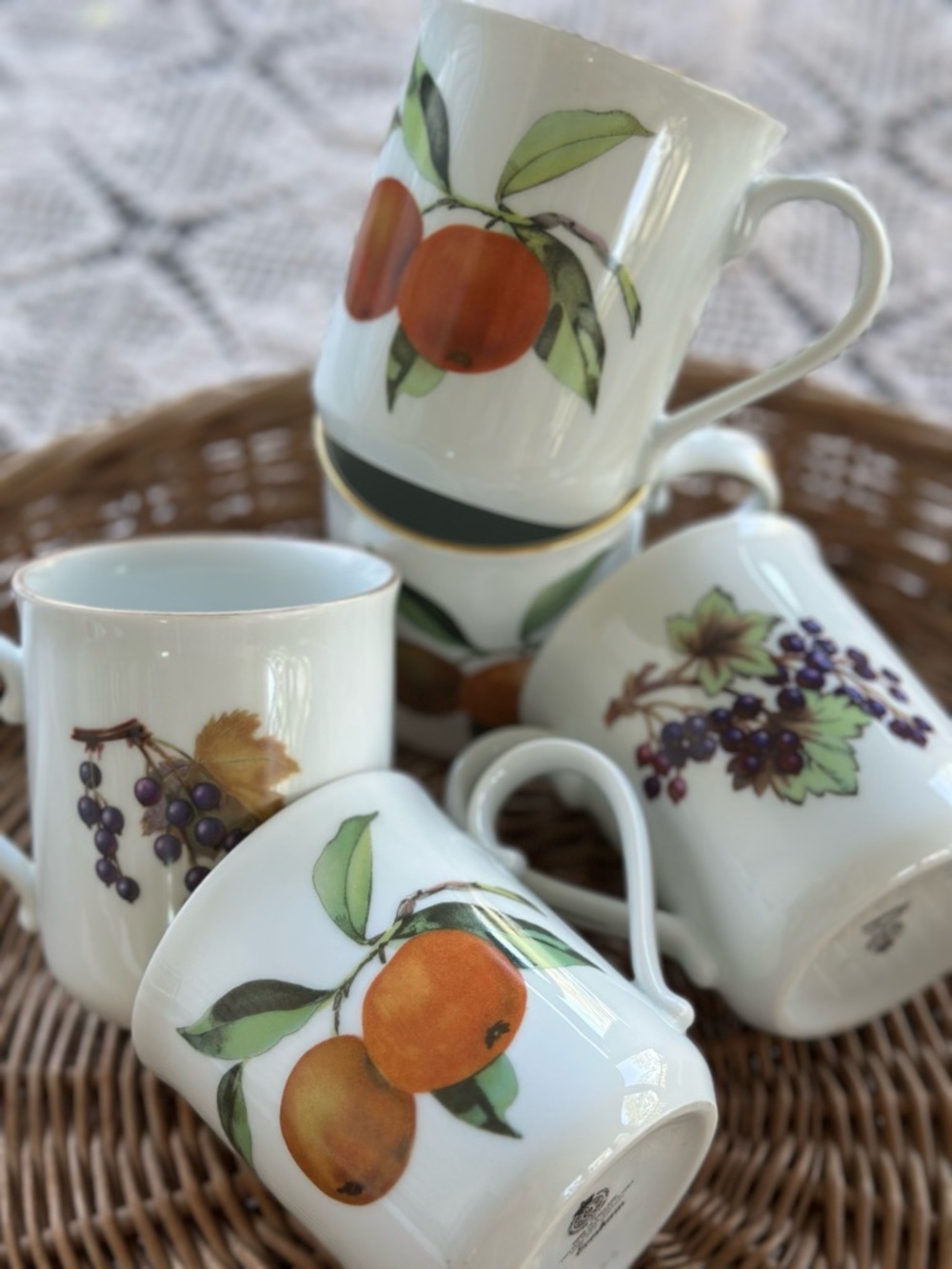 5 Royal Worcester Evesham 10 oz Mug Set Gold Trim England Fruit China